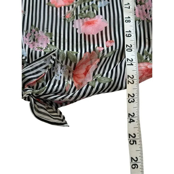 I.N. Studio‎ Petite Large Floral Striped Tiered Bell Sleeve Blouse - Picture 6 of 6